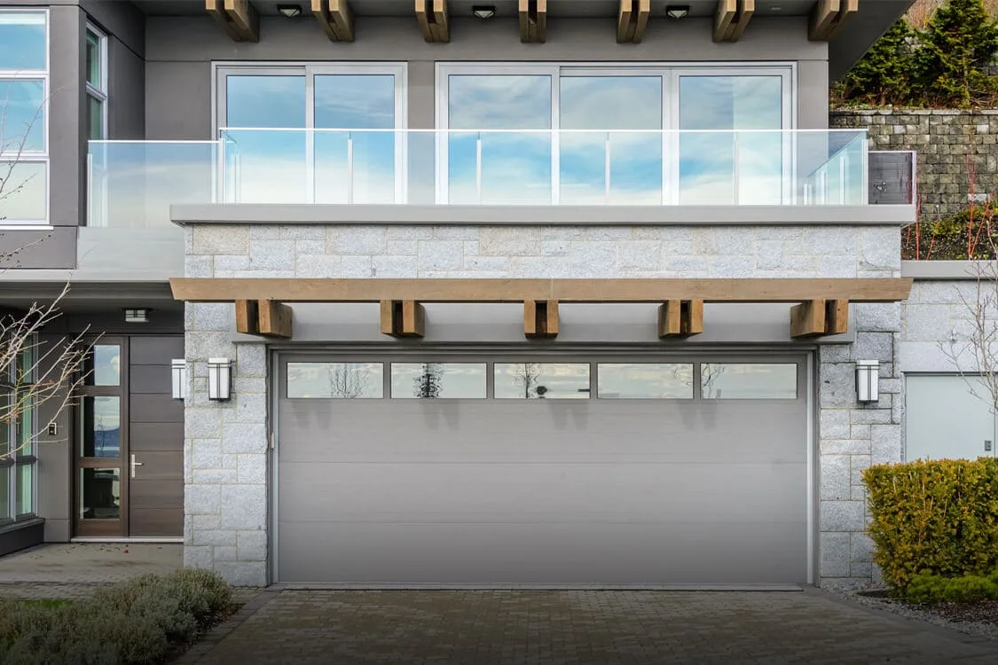 Votre porte patio est désuète et vous désirez la changer ? Chez CBE Fenestration à Laval et à Montréal, nous sommes la référence dans le domaine depuis plus de 40 ans avec des portes patio durables et énergétiques à prix compétitifs.